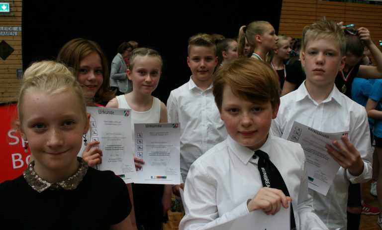 „Tanzende Schulen“ – riesige Stimmung – „Ballroom“-Tänzer stellten sich den Wertungsrichtern