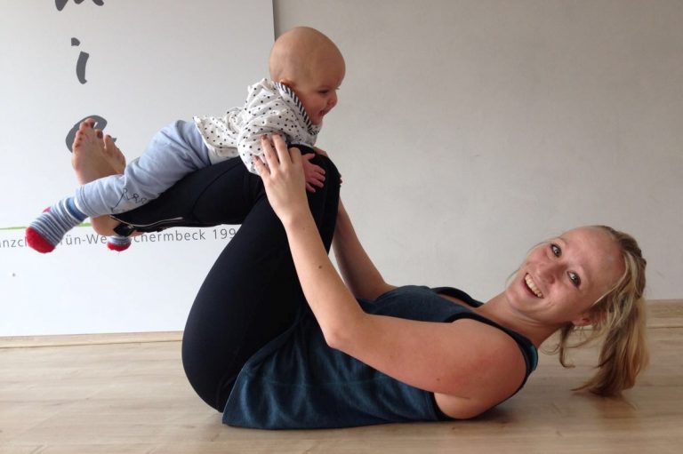 „Pilates mit Baby“ – Fitness beim TCGW – Im Februar zum Kennenlernen freitags von 9:30 bis 10:45 Uhr