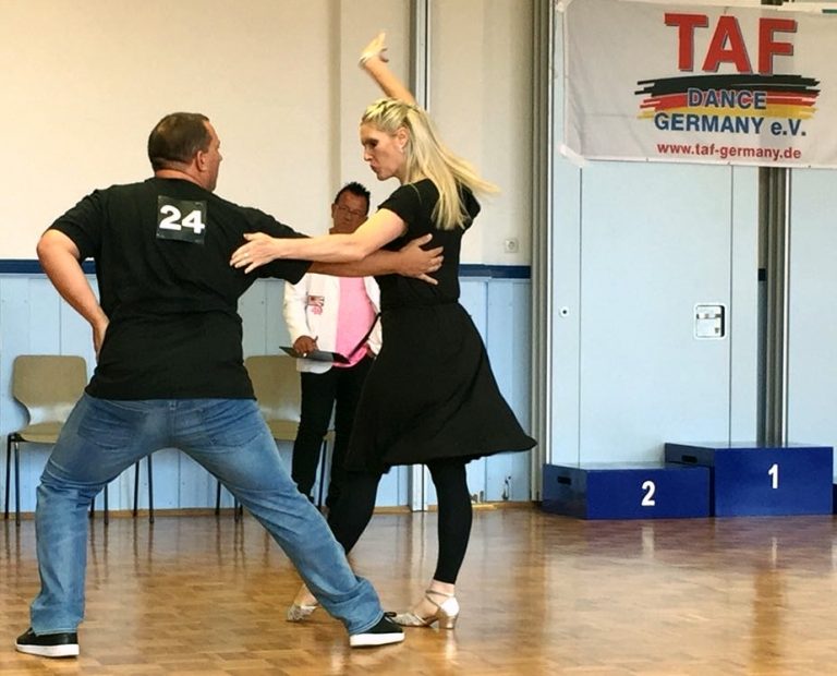 Discofoxpaar ertanzt DM-Teilnahme – Qualifikation durch Platz 4 beim TAF Regionalturnier in Duisburg