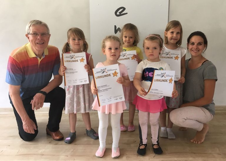 „Kängurus“ mächtig stolz – Abnahme des „Kleinen Tanzsternchens“ beim Tanzclub Grün-Weiß Schermbeck