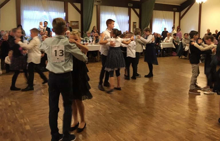 Mad Hot Ballroom – Schülertanzturnier TC Grün-Weiß richtet Breitensportturnier für Jugendliche aus