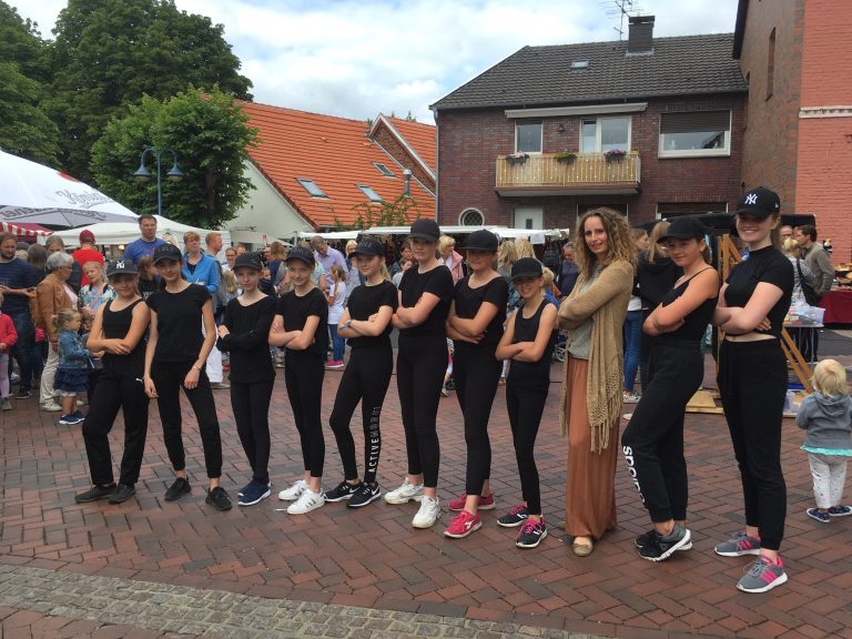 TCGW-Tanzgruppen beim Sommerstraßenfest