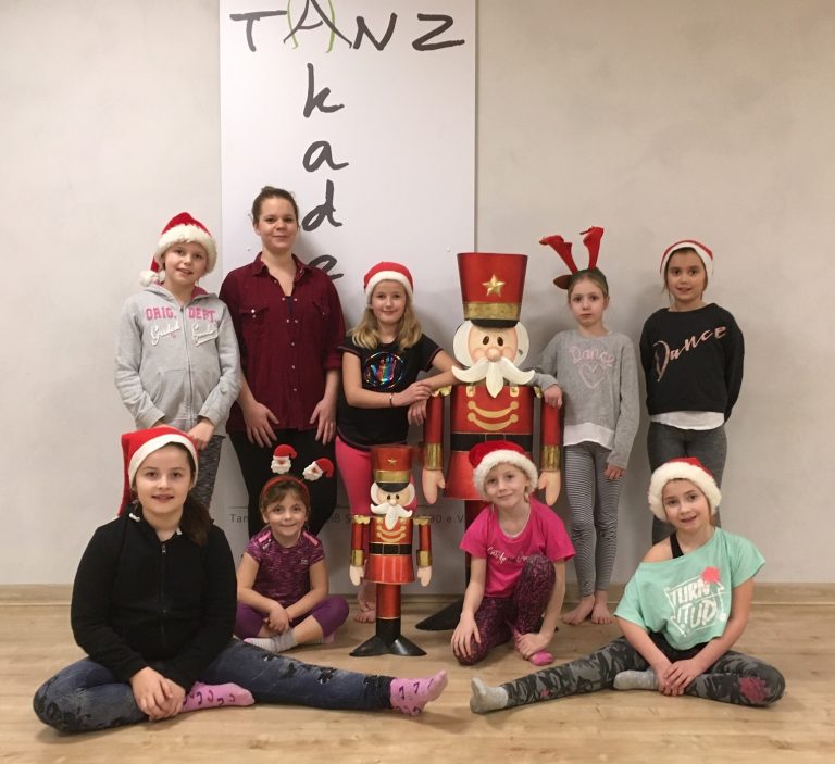 Tänzerinnen und Tänzer wünschen „Frohe Weihnachten und alles Gute in 2020“