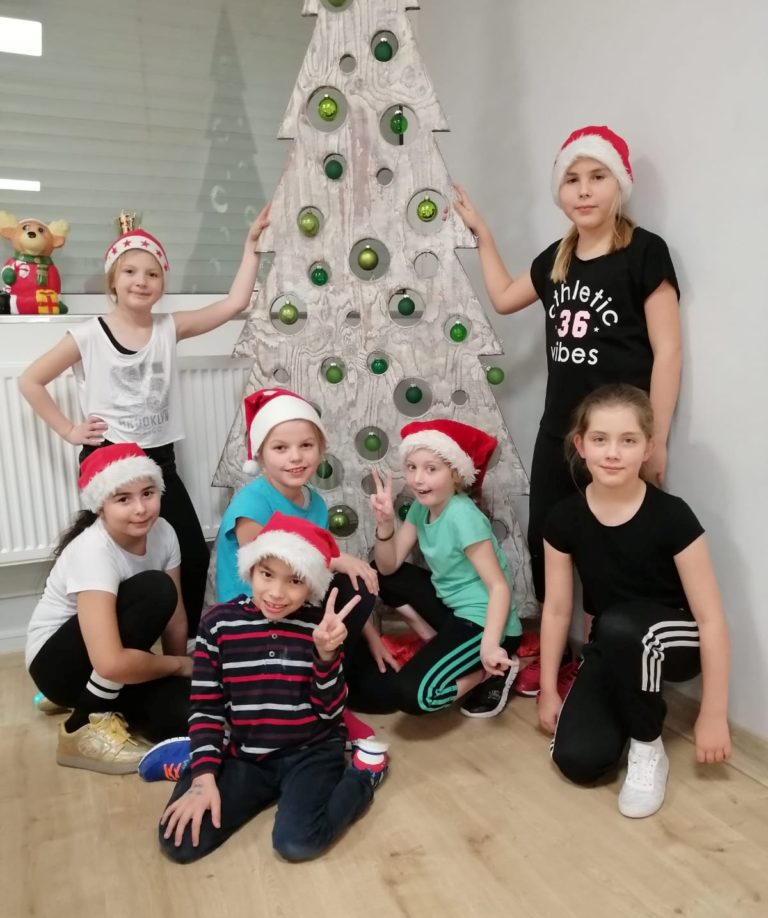 Tanzen mit den „Funky Kids“ und „Moonlights“
