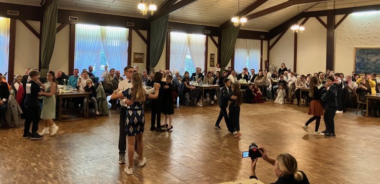 Mad Hot Ballroom wird eröffnet – DiscoFox und Cha-Cha-Cha stehen beim TC GW auf dem Stundenplan – Angebot gilt auch für alle Schermbecker Fünft- und Sechstklässler