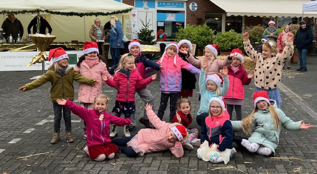 „Kängurus“ tanzen auf dem Weihnachtsmarkt